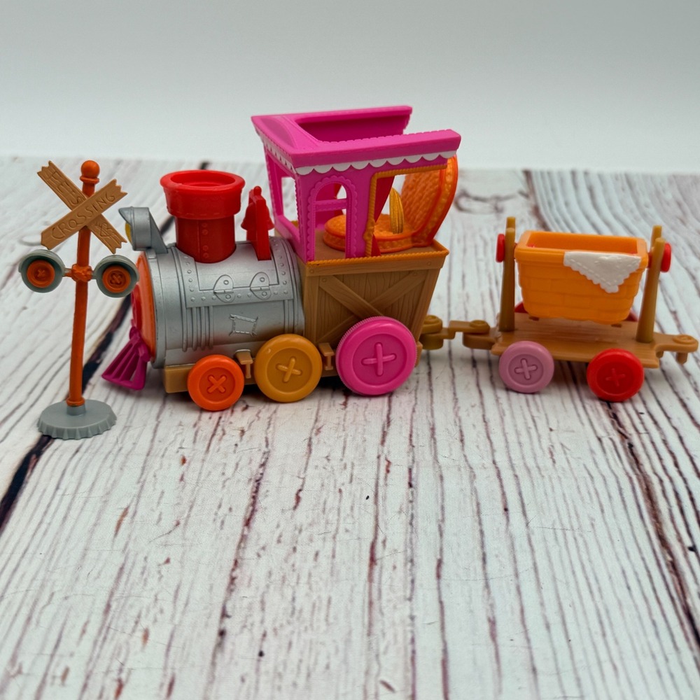 MGA Lalaloopsy Silly Button Train Locomotive Trailer & Crossing Sign 510062